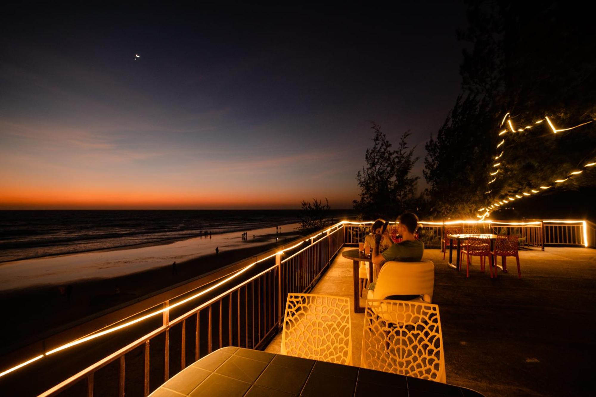 Dallas The Beach Front Old Goa