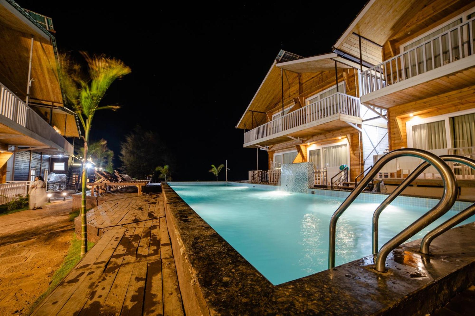 Resort Dallas The Beach Front *