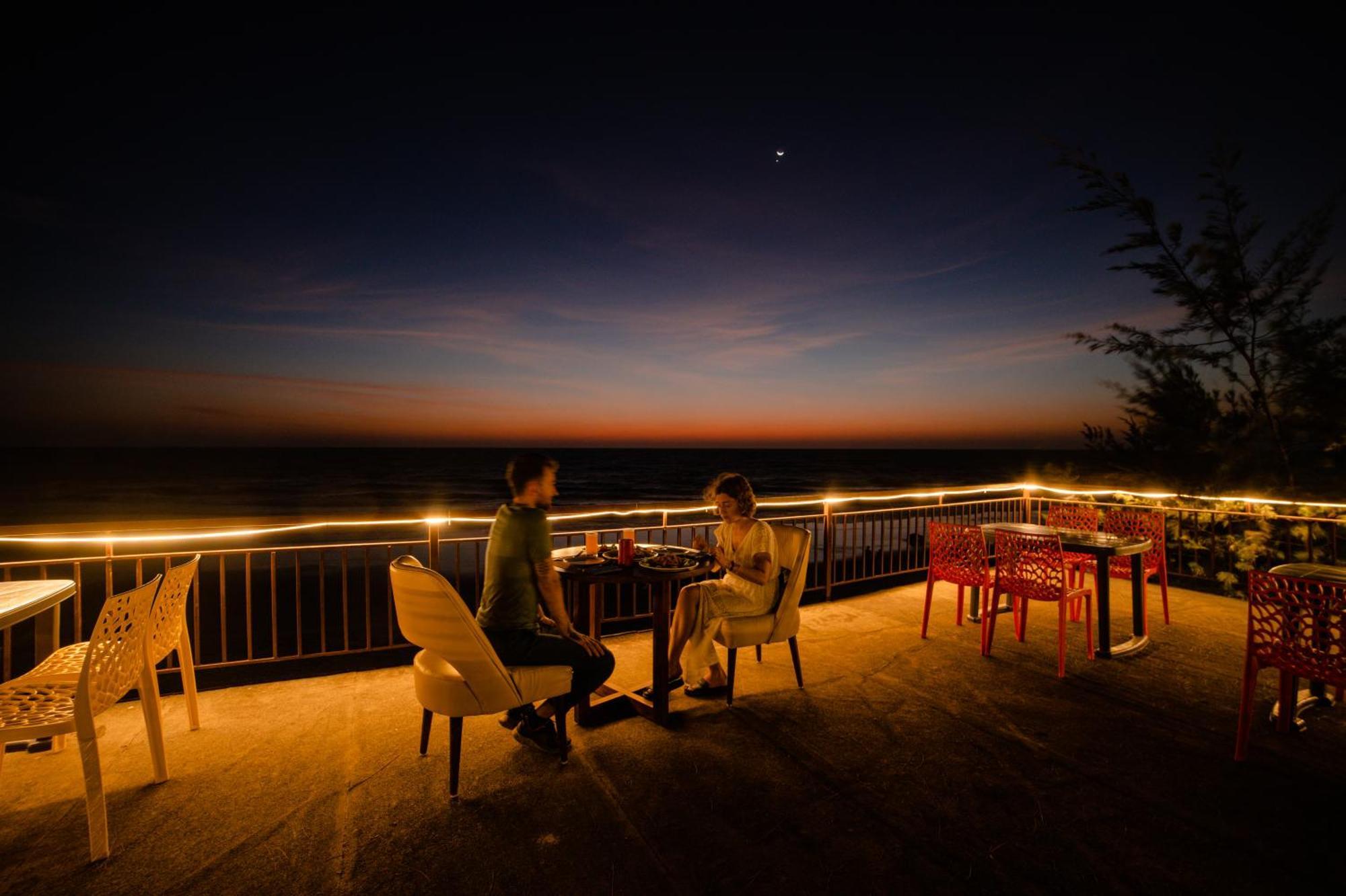 Dallas The Beach Front Old Goa