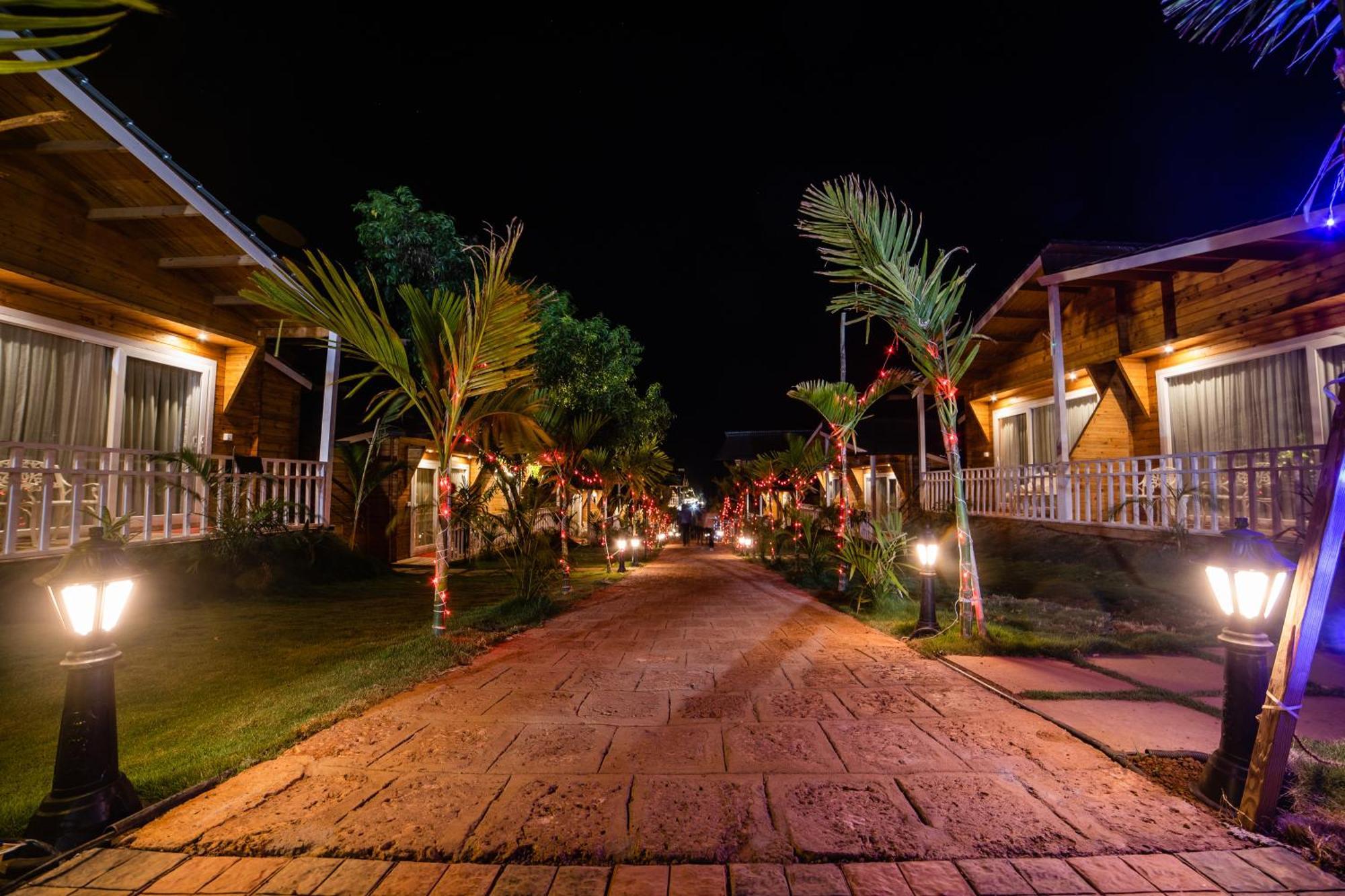 Resort Dallas The Beach Front Old Goa