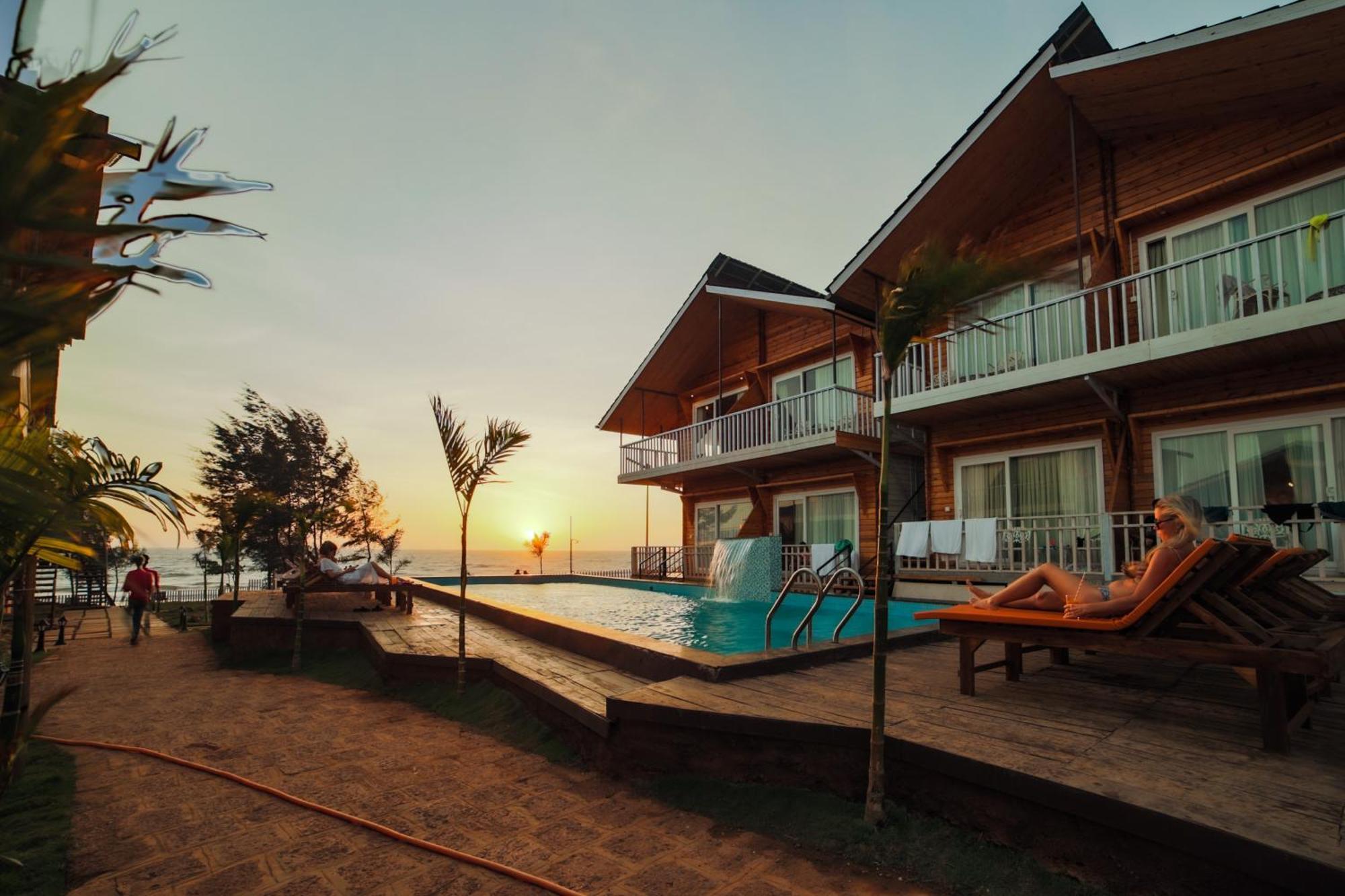 Resort Dallas The Beach Front Old Goa