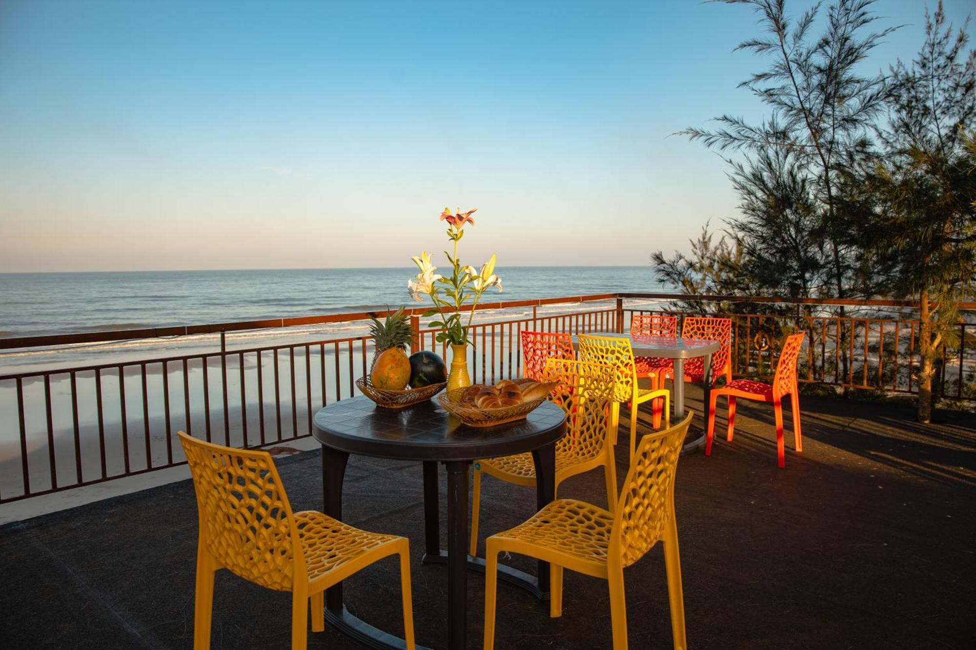 Resort Dallas The Beach Front Old Goa