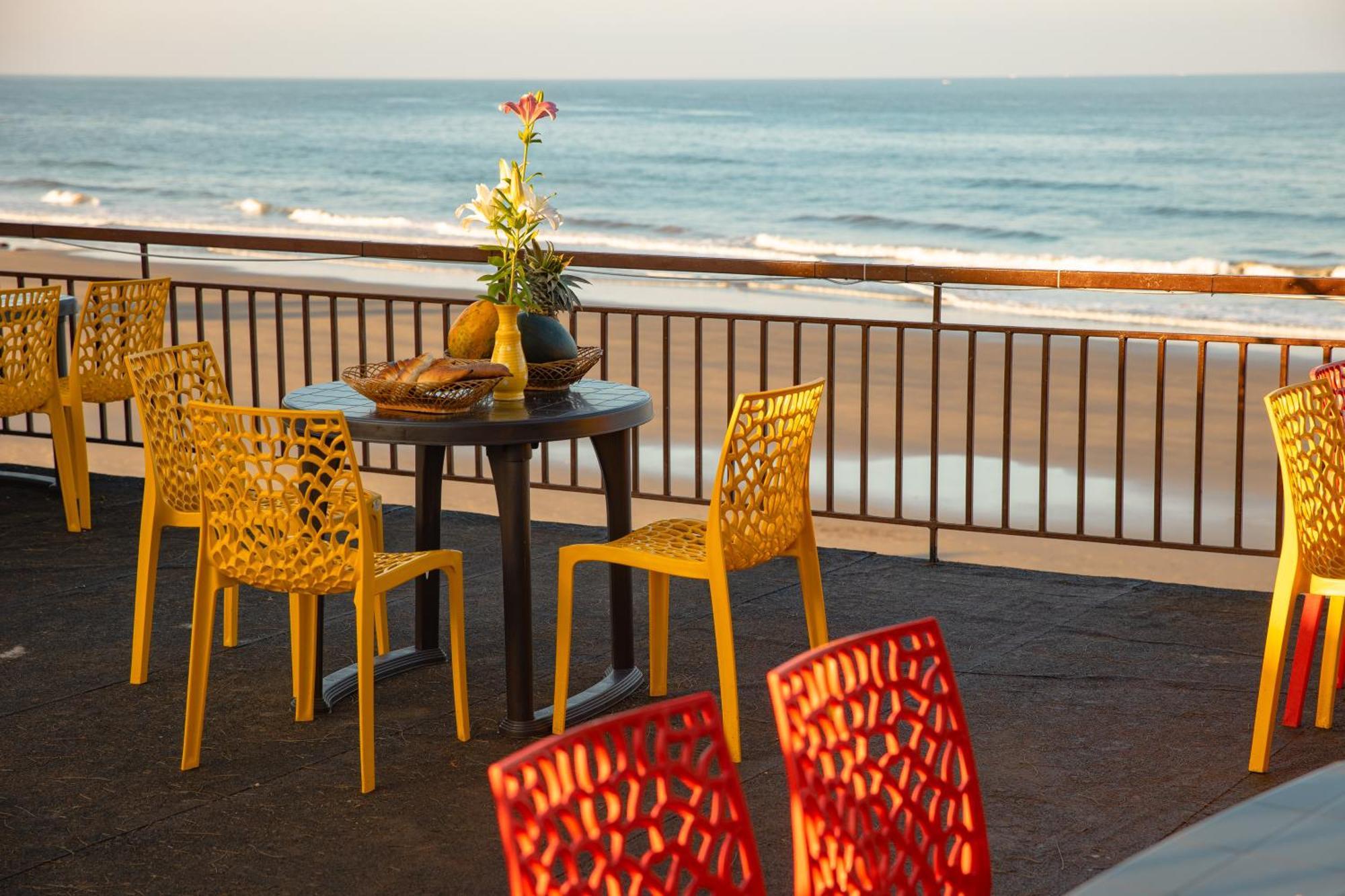 Dallas The Beach Front Old Goa