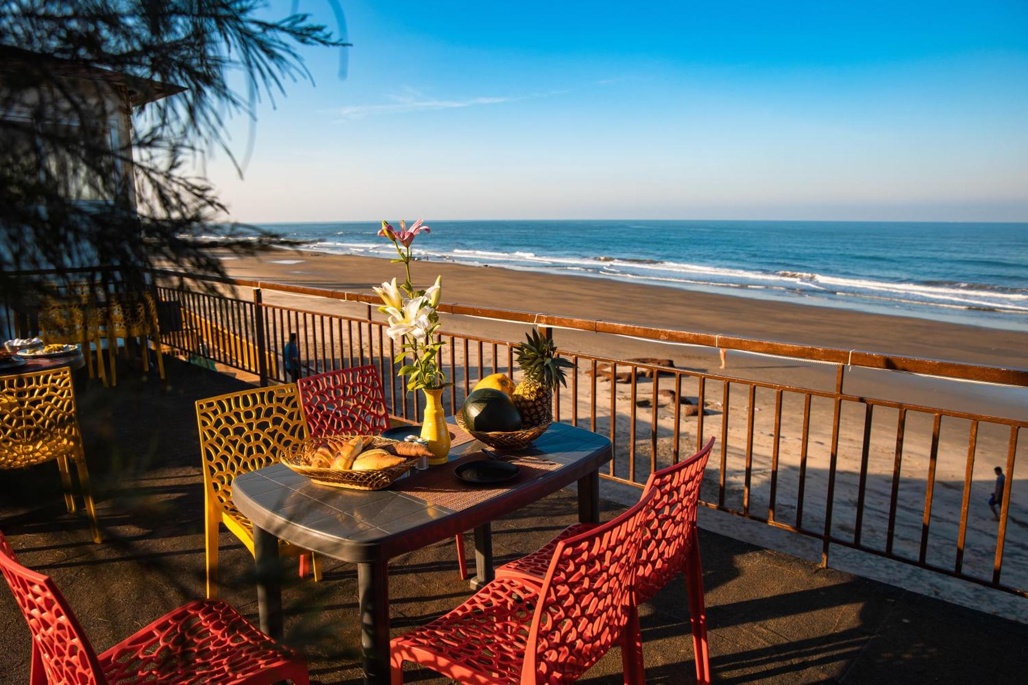 Resort Dallas The Beach Front Old Goa