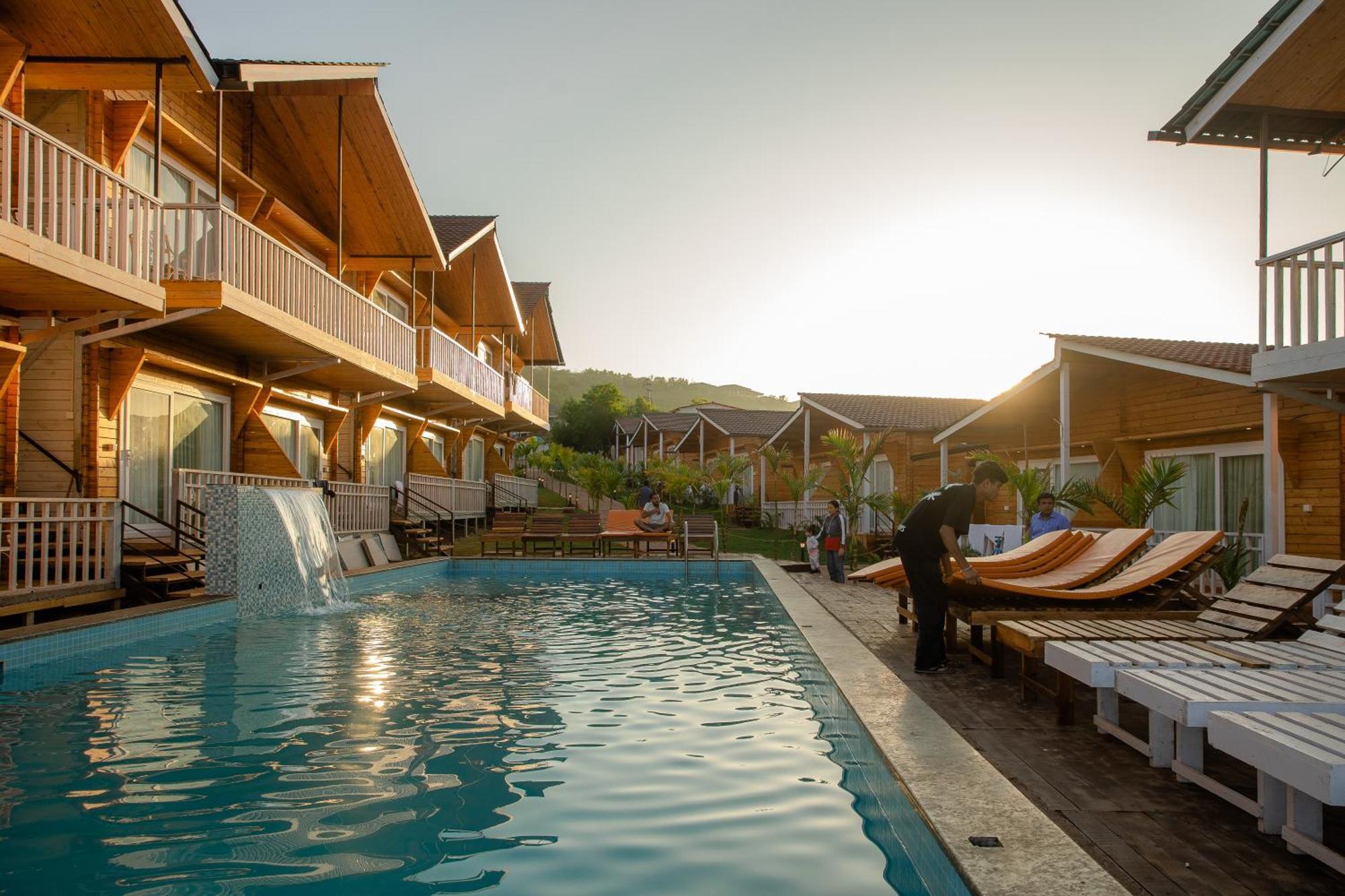 Resort Dallas The Beach Front *